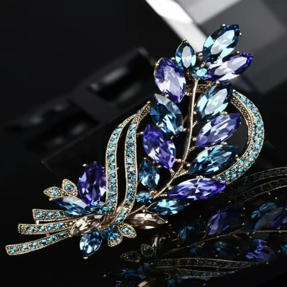 Sapphire and Silver Leaf Brooch - Picture 2 of 5